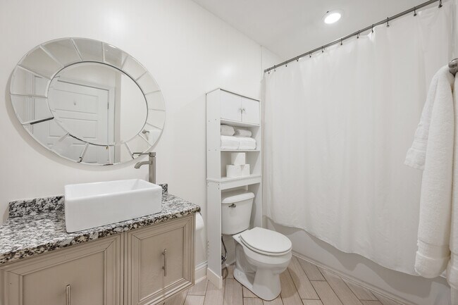 Building Photo - 951 Charles St