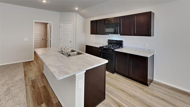 Building Photo - Large 4 Bedroom, 2 Bathroom Home in Shawnee Schools!