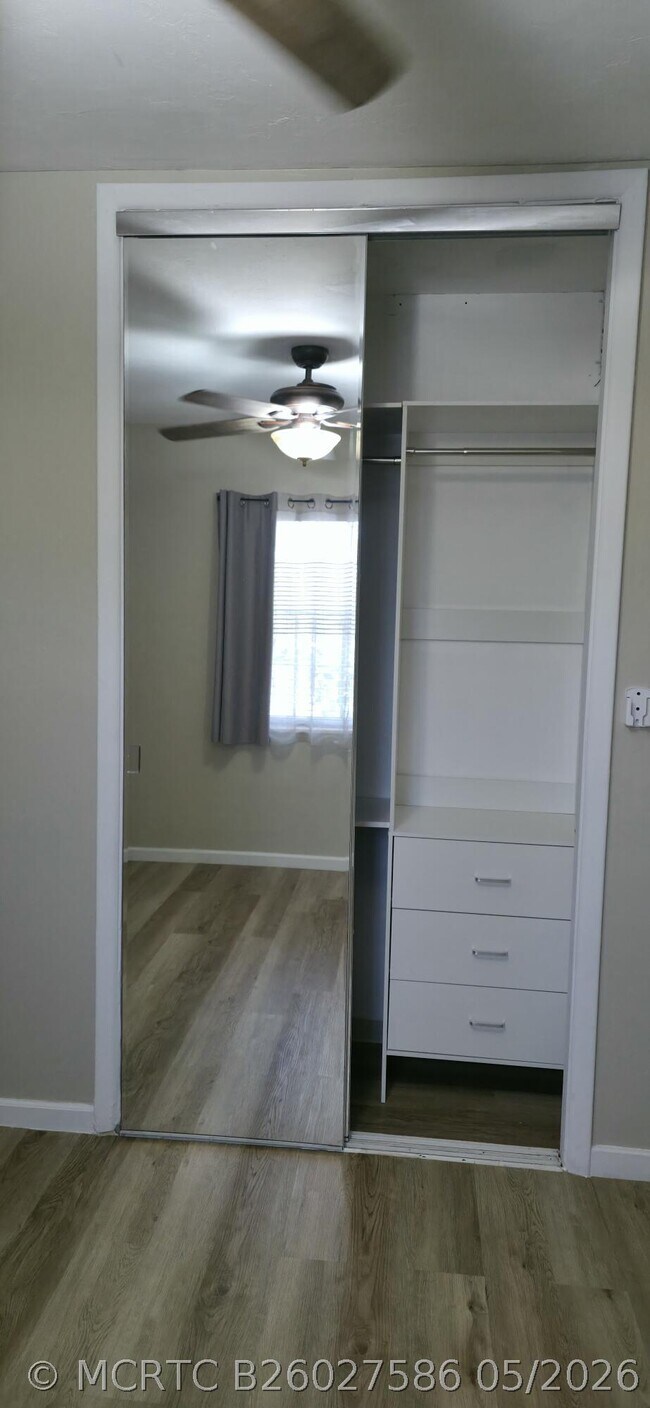Building Photo - 1203 Chateau Park Dr