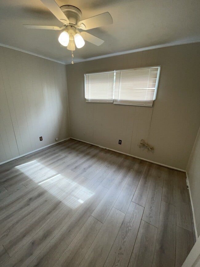 Building Photo - 1160 Maria Dr