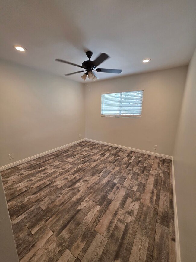 Building Photo - MOVE IN SPECIAL!!! $2,397 FOR FIRST THREE ...