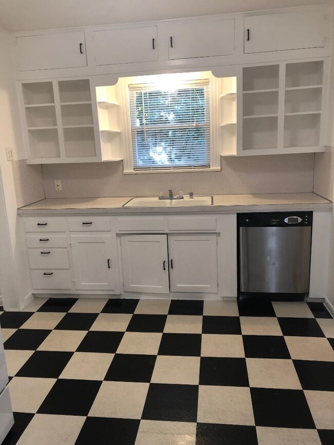 Building Photo - 1003 E 45th St