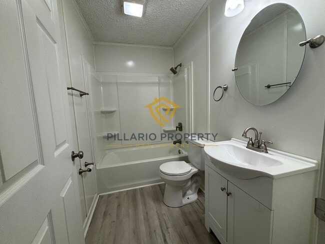 Building Photo - Beautiful Renovated 3 Bedroom 1 Bathroom in Irvington Available NOW!