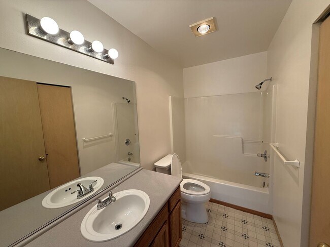 Building Photo - 1838/1840 Valencia St