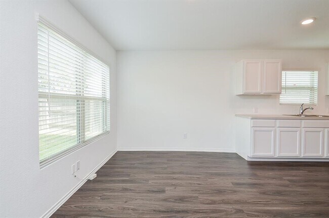 Building Photo - 5434 Logan Dale Dr