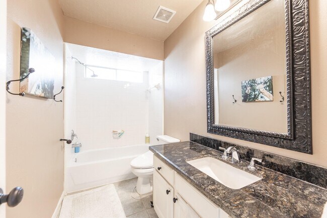 Building Photo - 15422 Downford Dr
