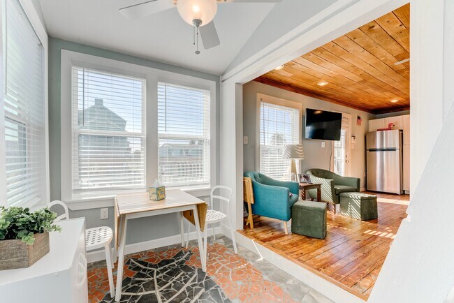 Building Photo - 4211 Surf Dr