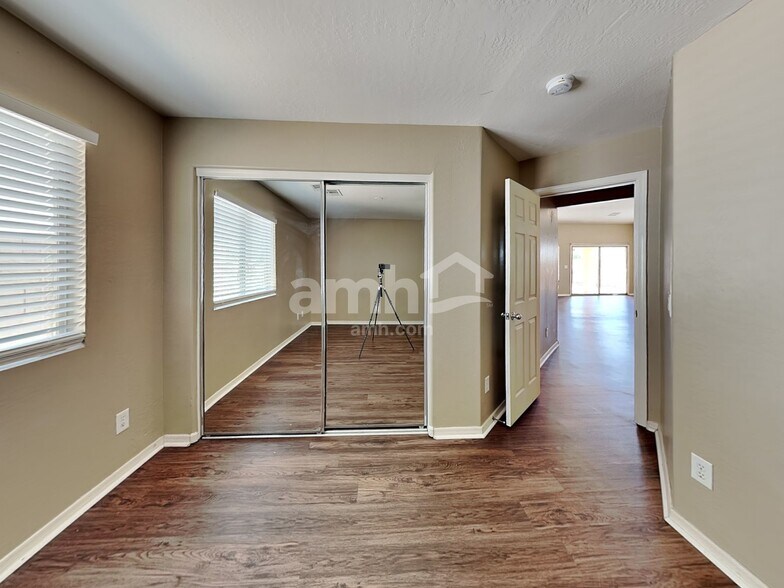 Building Photo - 2653 W Sunset Way