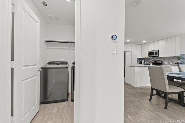 Building Photo - 7022 Serf Pl