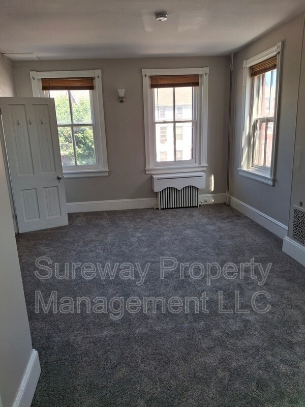 Building Photo - 212 E Broad St