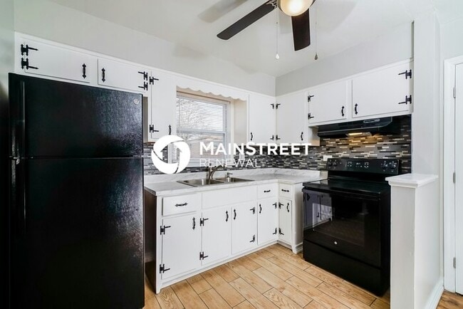 Building Photo - 3 Bedroom Pet-Friendly Home in LOUISVILLE,...