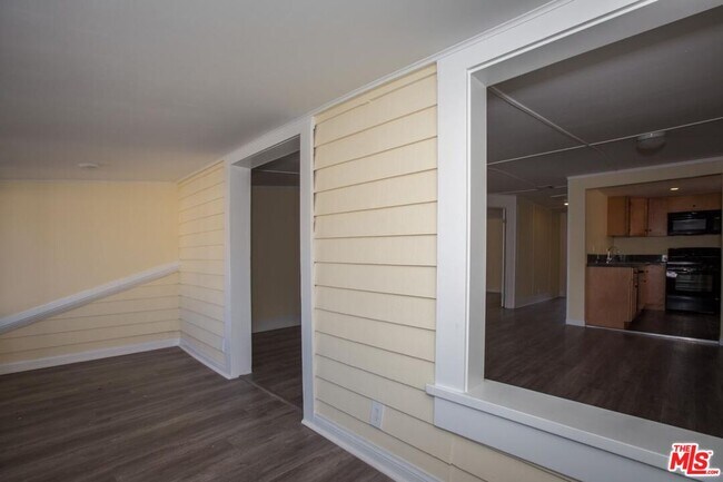 Building Photo - 1075 1/2 Leighton Ave