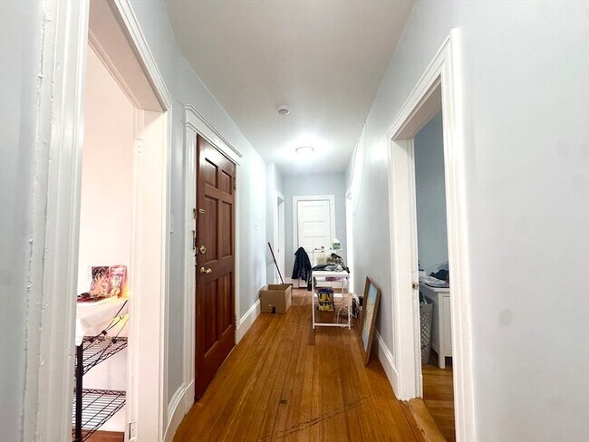 Building Photo - 260 Aspinwall Ave