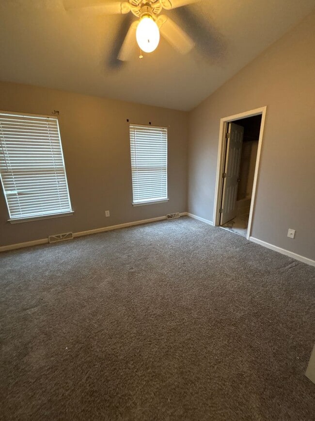 Building Photo - Your Dream Townhome Awaits