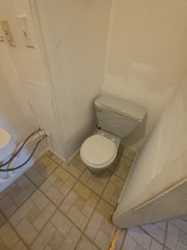 Building Photo - "Charming 3-Bed Gem on Perthshire Rd: Cozy Comfort in 1,033 Sq Ft!"