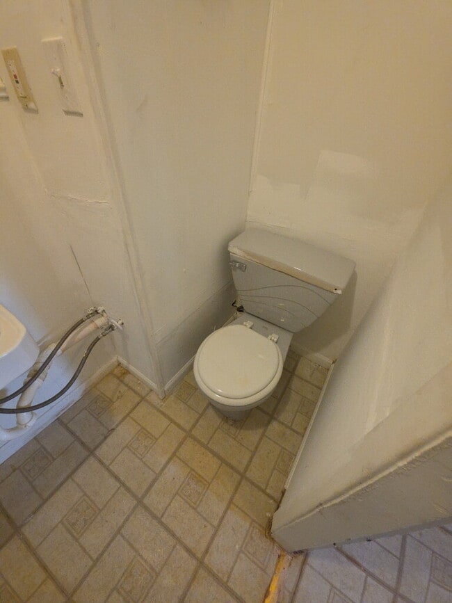 Building Photo - Your Next Home Awaits! Stylish 3-Bed on Perthshire Rd – Move-In Ready