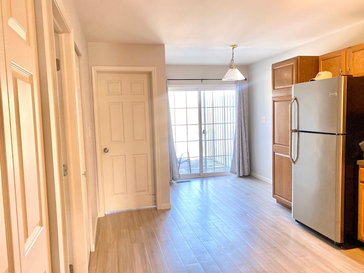 kitchen - 24 Sandstone Ct