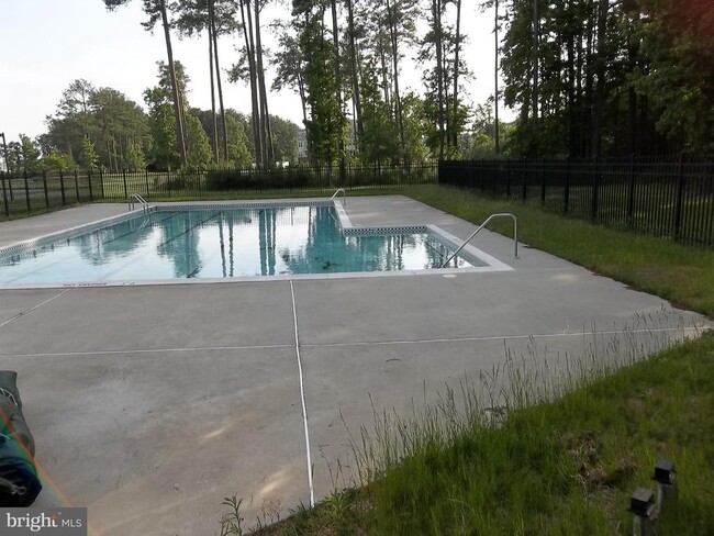 Building Photo - 622 Oyster Bay Pl