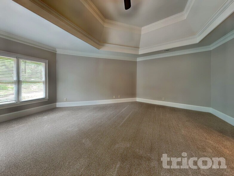 Building Photo - 5840 Cool Springs Dr