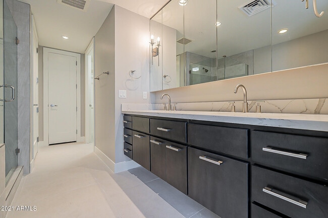 Building Photo - 140 E Rio Salado Pkwy