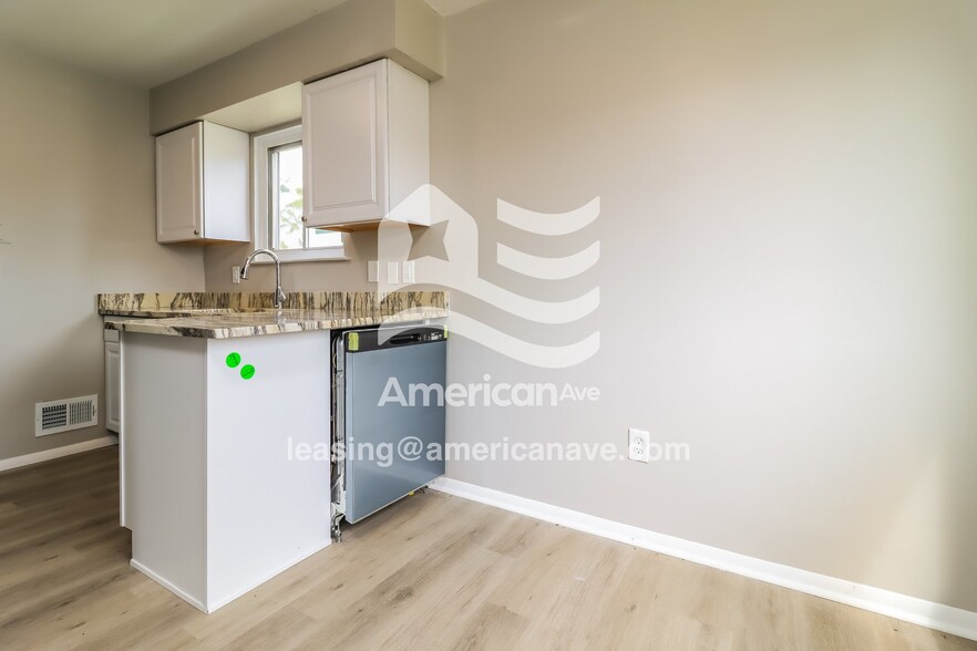 Building Photo - 21261 Abrahm St