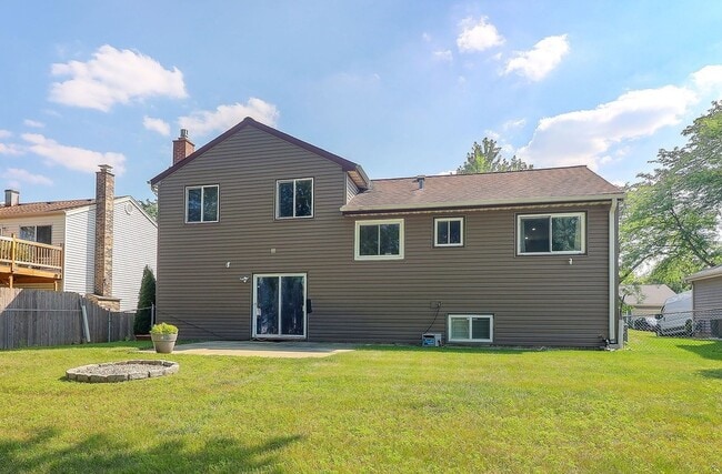 Building Photo - 812 W Appletree Ln
