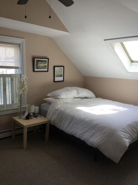 Building Photo - 889 Hope St