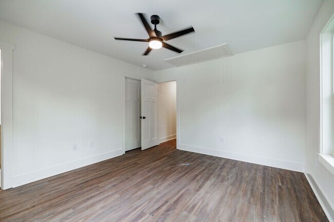 Building Photo - 232 Vine St