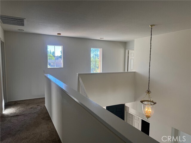 Building Photo - 59 Eaglecreek