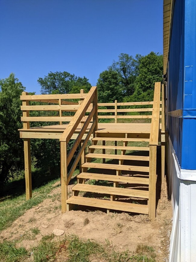 Building Photo - 235 Monarch Ln