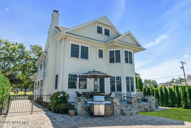 Building Photo - 420 Tuttle Ave