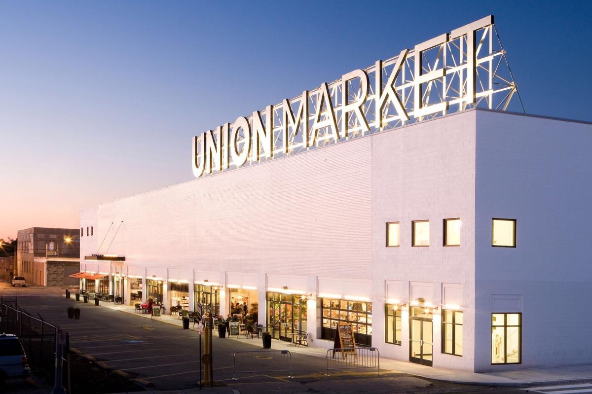 10 minute walk to Union Market - 1653 Trinidad Ave NE