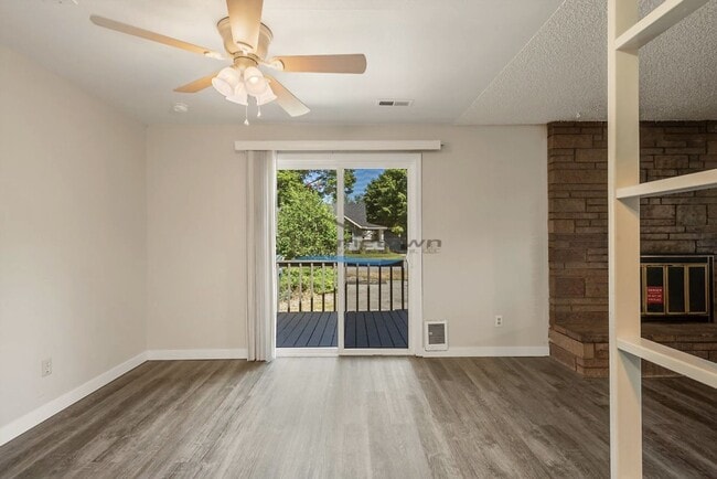 Building Photo - 342 W Davidson Ave