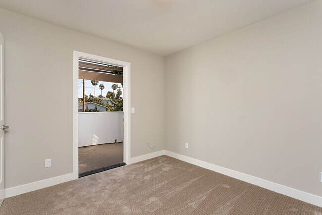 Building Photo - Modern Condo West of PCH!