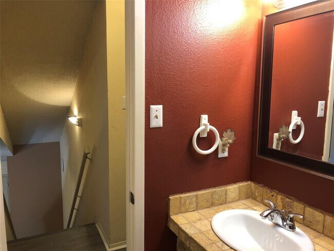 Building Photo - 718 Decker Prairie Dr