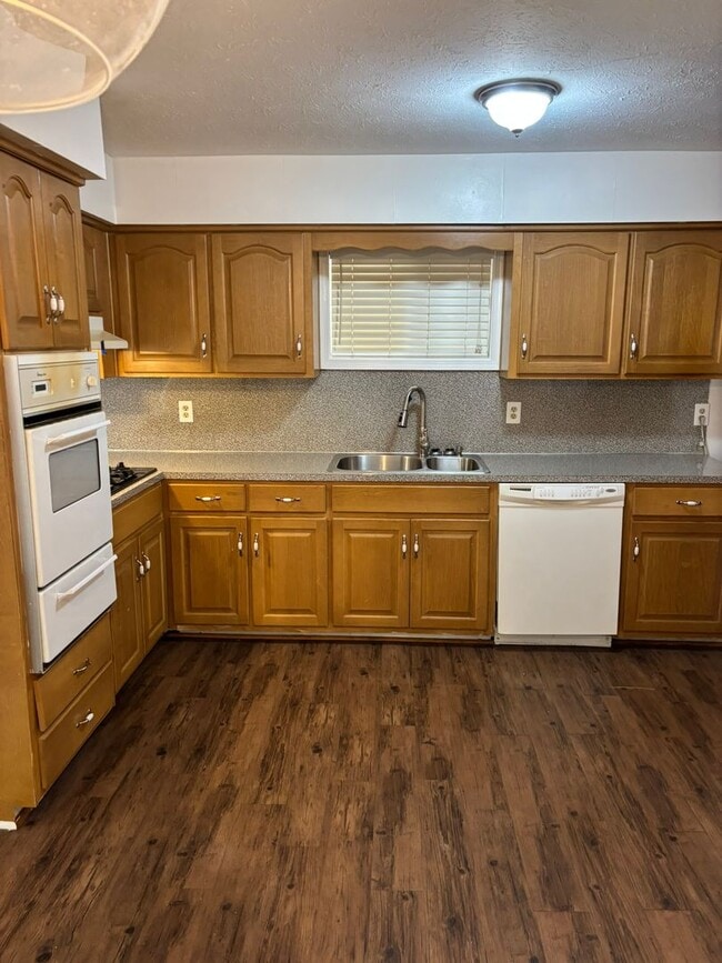 Building Photo - Where Comfort Meets Home