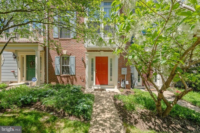 Building Photo - 956 Harrison Cir