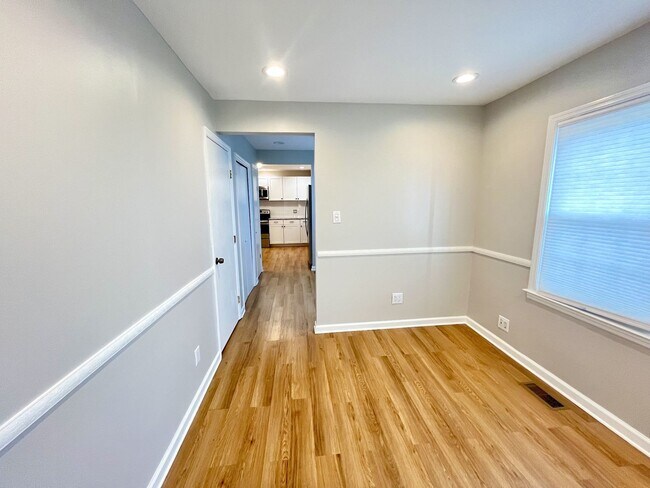 Building Photo - 907 Idlewild Dr