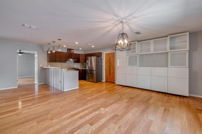 Building Photo - 1413 Berkshire Dr