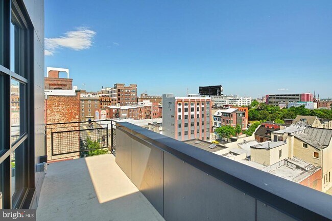 Building Photo - 240 N 2nd St