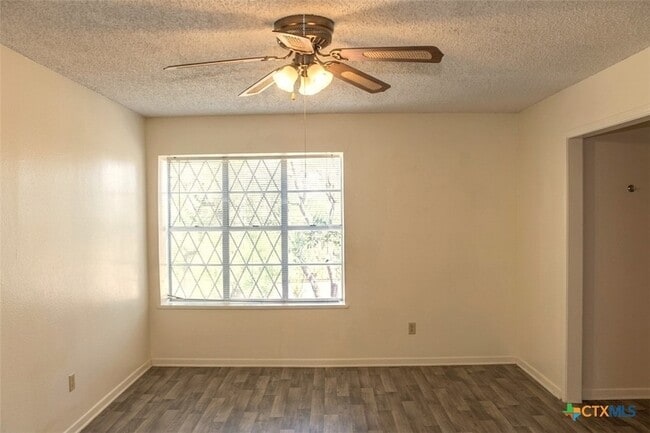 Building Photo - 632 Manning Dr
