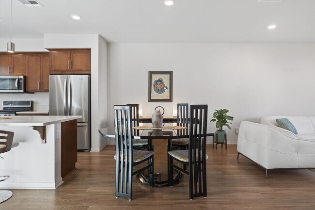 Building Photo - 3-Bed + 3.5-Bath Townhouse | Springville | Camarillo | Unfurnished