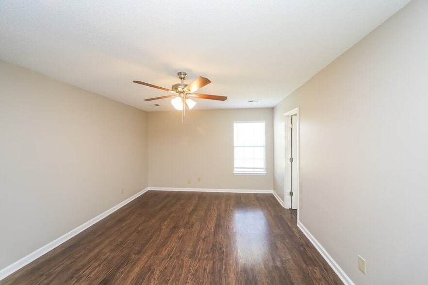 Building Photo - 5180 Plum Tree Dr