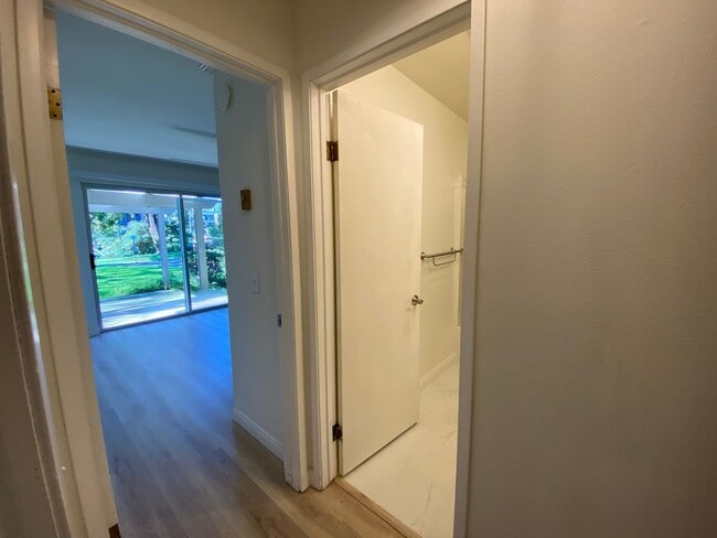 Building Photo - Spacious 2 Bedroom/ 2 Bath in the Highly Desired Tropical Setting of Windsong Cove Community of C...