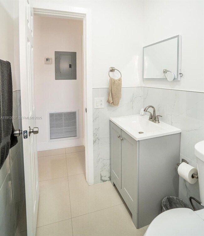 Building Photo - 2388 NE 173rd St