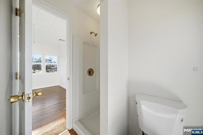 Building Photo - 75 Lakeview Terrace