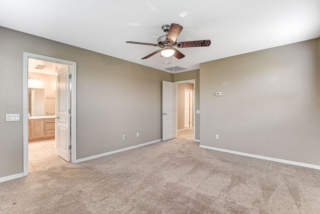 Building Photo - Gorgeous 4 bedroom near Aliante!