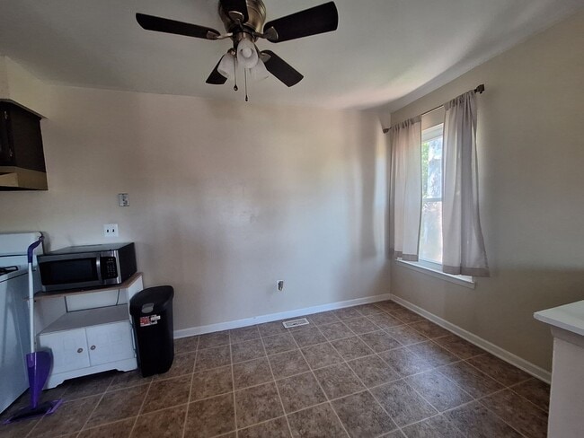 Building Photo - Brick 2 bedroom condo near the water