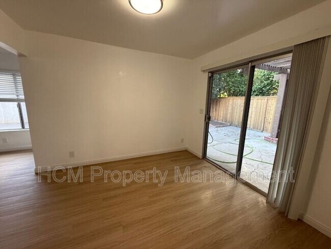 Building Photo - 51 Sparrowhawk