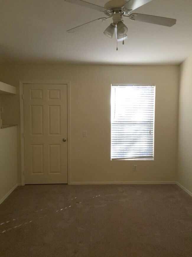 Building Photo - THREE BEDROOM CONDO AVAIILABLE IN BELMONT